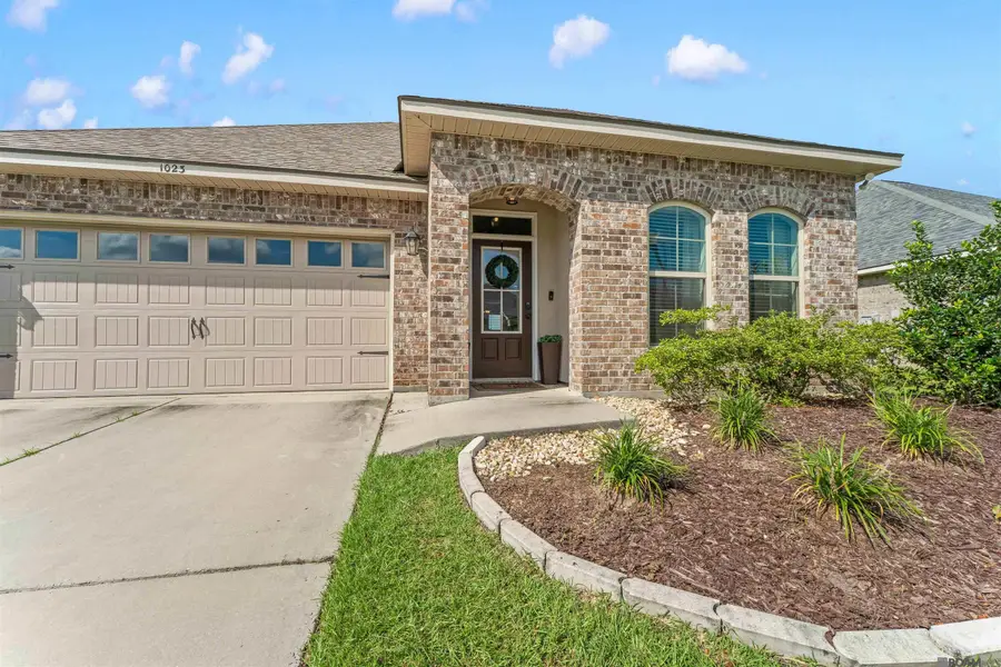 1023 Elliston Dr, Gonzales, LA 70737 - #2