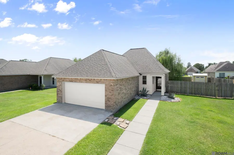 519 S Calvin Ave, Gonzales, LA 70737 - #2