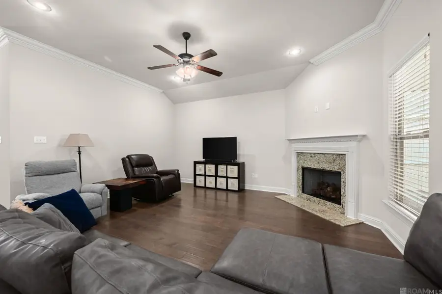 9248 Falling Oak Dr, Baton Rouge, LA 70817 - #3