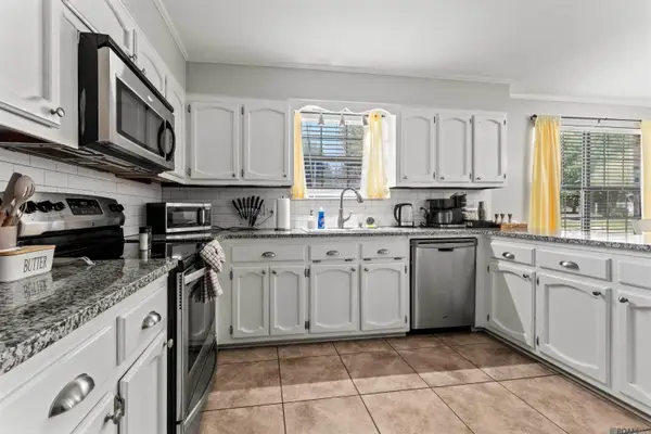 759 Fountain View Dr, Baton Rouge, LA 70820