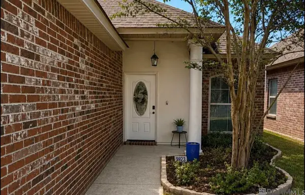 9823 Clearlake Ln, Denham Springs, LA 70726