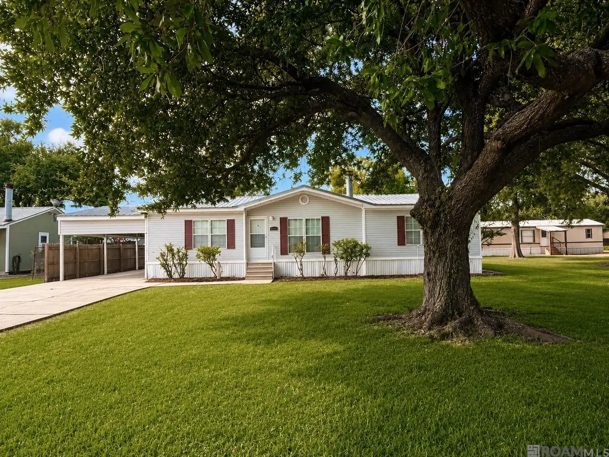8664 Lebeau St, Livonia, LA 70755 - #1