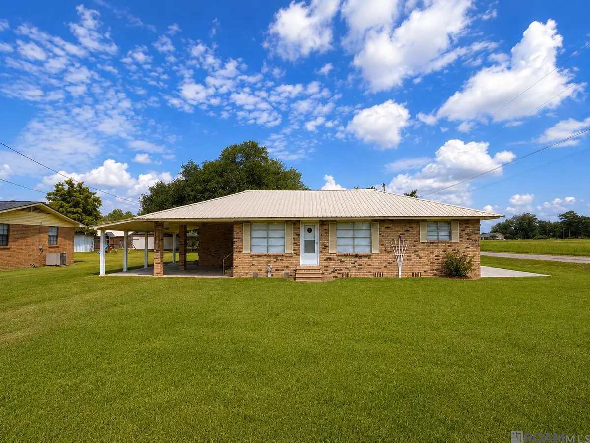 8423 Park St, Livonia, LA 70755 - #1