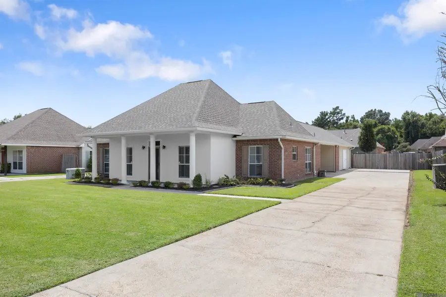 14473 Lake Crossing Dr, Gonzales, LA 70737 - #2