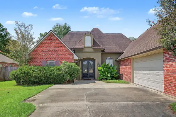 13860 Cobblestone Dr, Denham Springs, LA 70726