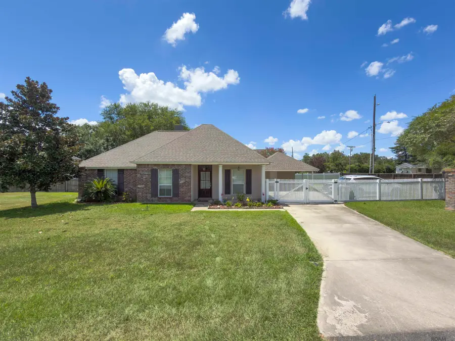 18116 Lake Indigo Dr, Baton Rouge, LA 70817 - #3