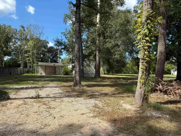 11085 Whispering Oaks Dr, Denham Springs, LA 70785