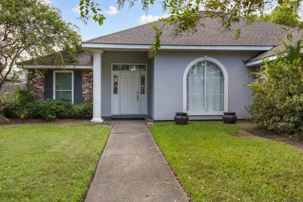 101 Oak Knoll Ct, Laplace, LA 70068