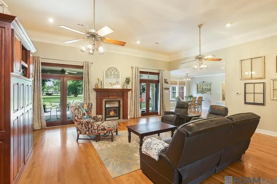 18449 Oakwood Dr, Prairieville, LA 70769 - #2