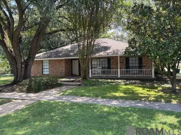 1383 Queen Cathy Dr, Baton Rouge, LA 70816