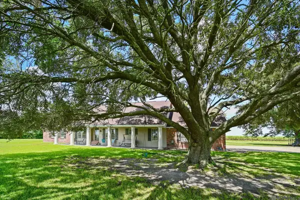 6806 Section Rd, Port Allen, LA 70767