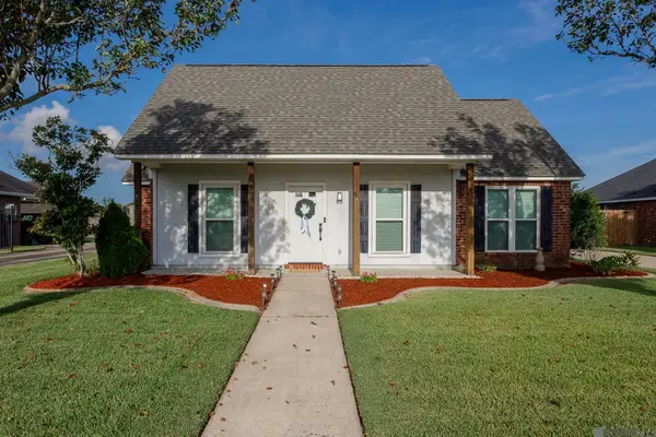 225 S Oleana Dr, Gonzales, LA 70737