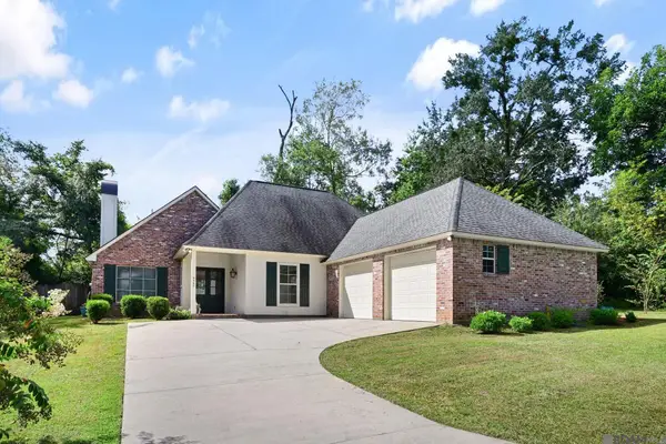 9900 Belle Dr, St Francisville, LA 70775
