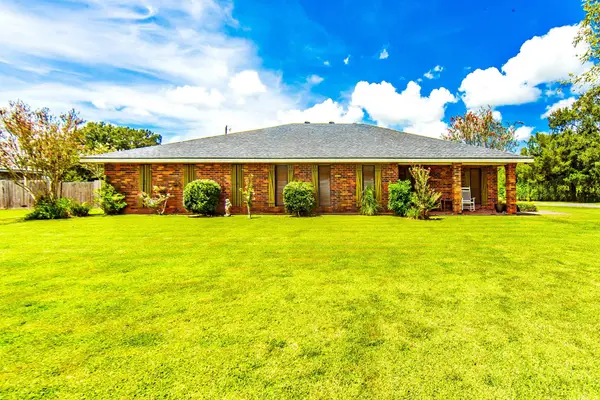 221 Mary Beth, Houma, LA 70364