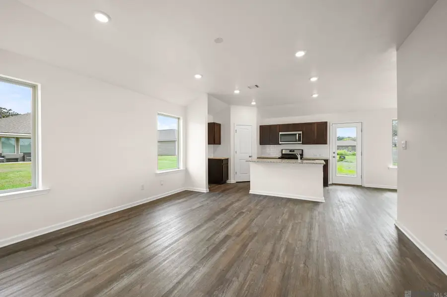 868 N 10th St, Port Allen, LA 70764 - #2