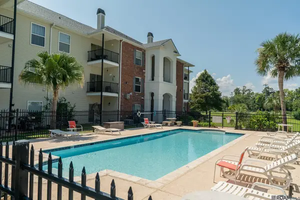 12430 River Highlands #S, St Amant, LA 70774