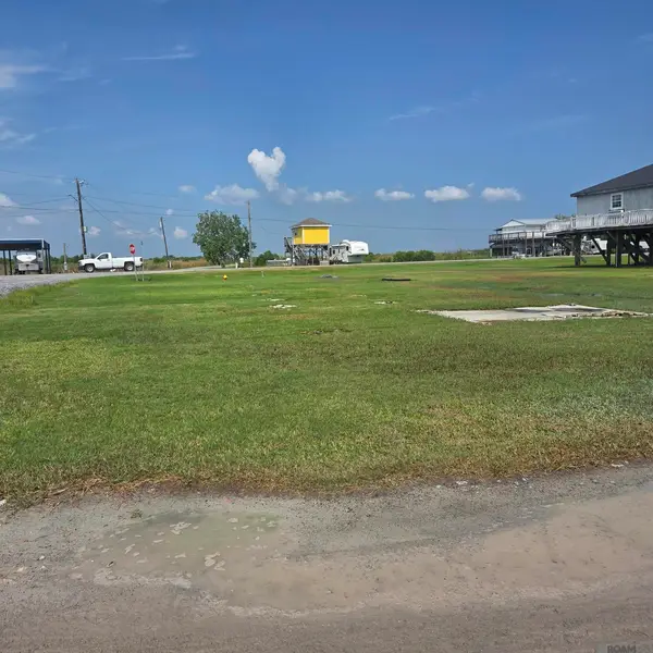 7240 Shoreline Dr, Chauvin, LA 70344