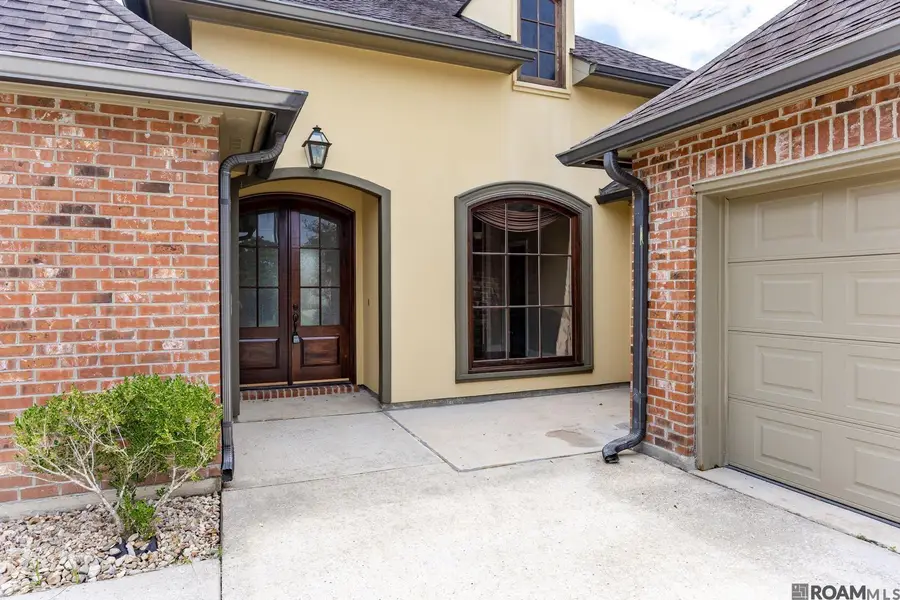 8905 Foxgate Dr, Baton Rouge, LA 70809 - #2