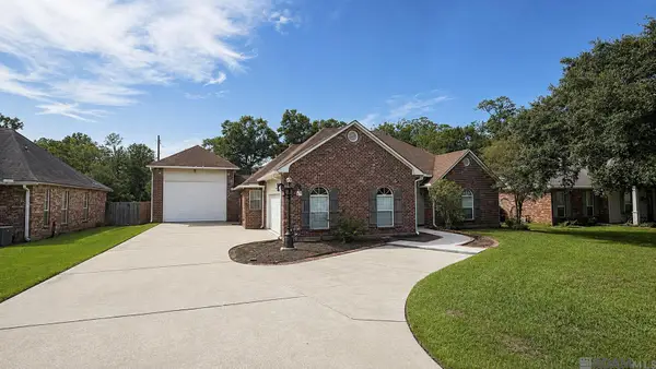 30125 Oak Shadow Dr, Walker, LA 70785
