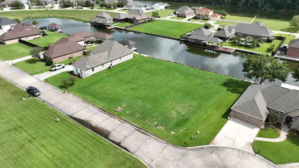 #79 Woodview Ct, Morgan City, LA 70380