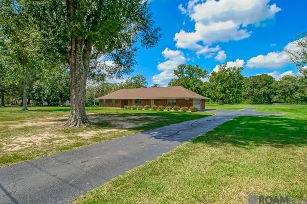 15681 El Ranchitos Ave, Pride, LA 70770