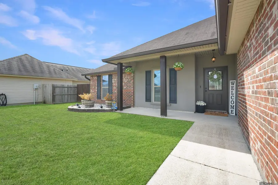 9198 Cypress Lake Dr, Denham Springs, LA 70726 - #3
