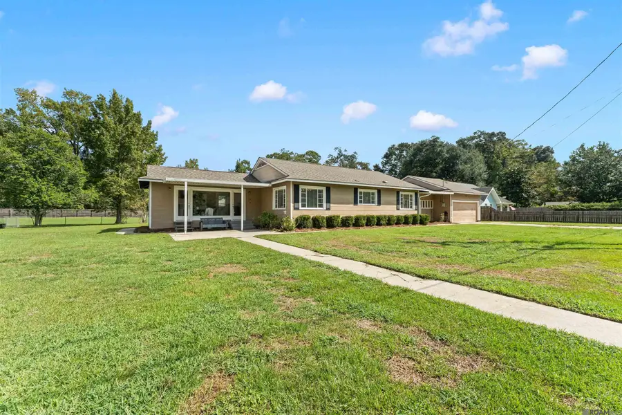 239 Oak St, Denham Springs, LA 70726 - #2