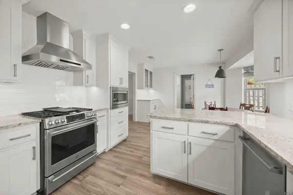 4242 Pine Park Dr, Baton Rouge, LA 70809