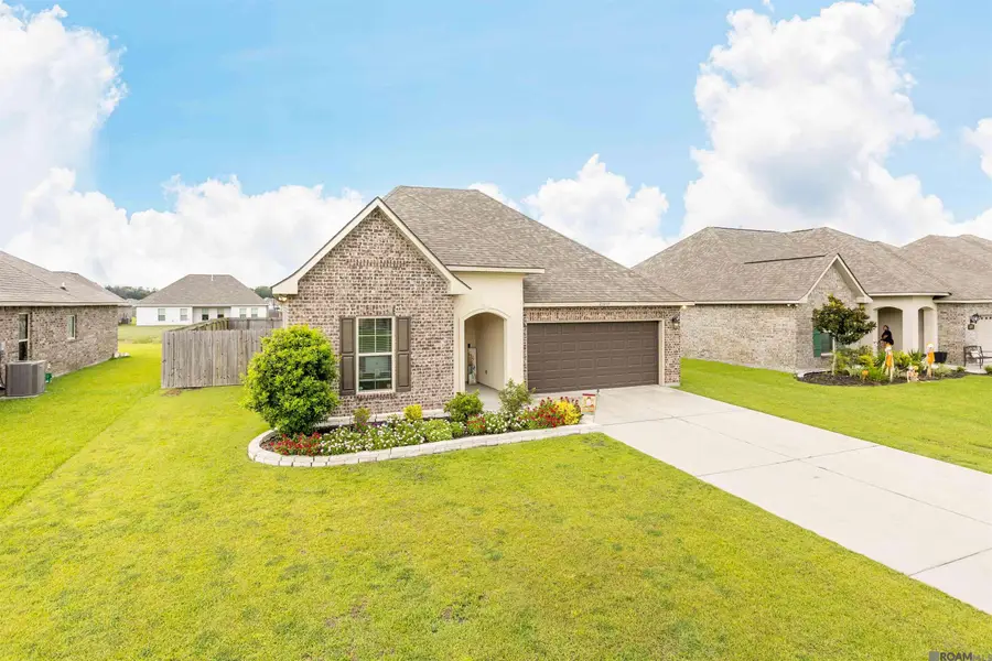 23249 Berry View Dr, Denham Springs, LA 70726 - #2