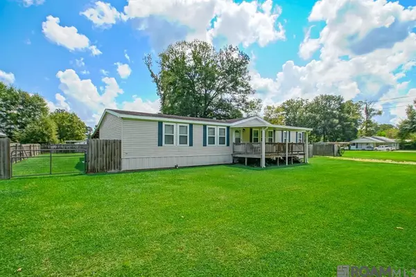 20926 Holmes Dr, Zachary, LA 70791