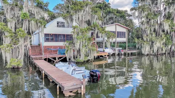 325 Lake Verrett, Napoleonville, LA 70390