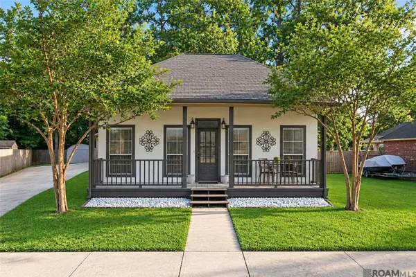 32495 Magnolia Ct, Denham Springs, LA 70706