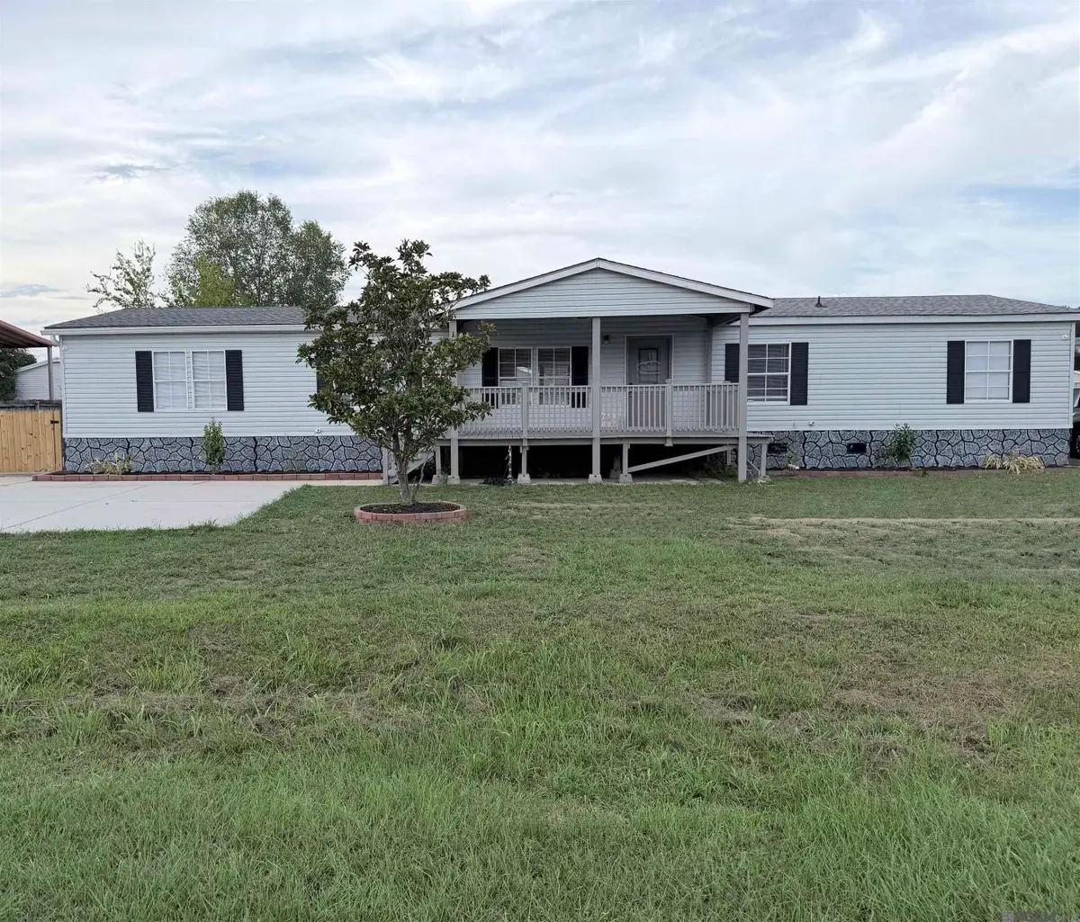39036 Holly Hill Dr, Gonzales, LA 70737 - #1