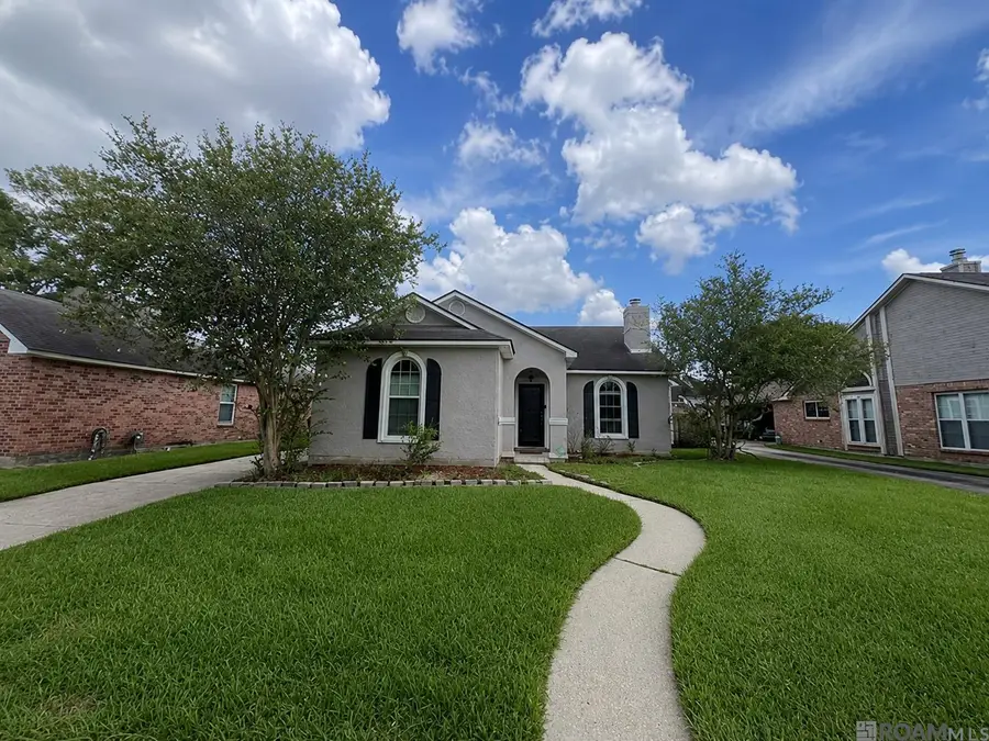 15430 Woodlore Dr, Baton Rouge, LA 70816 - #2