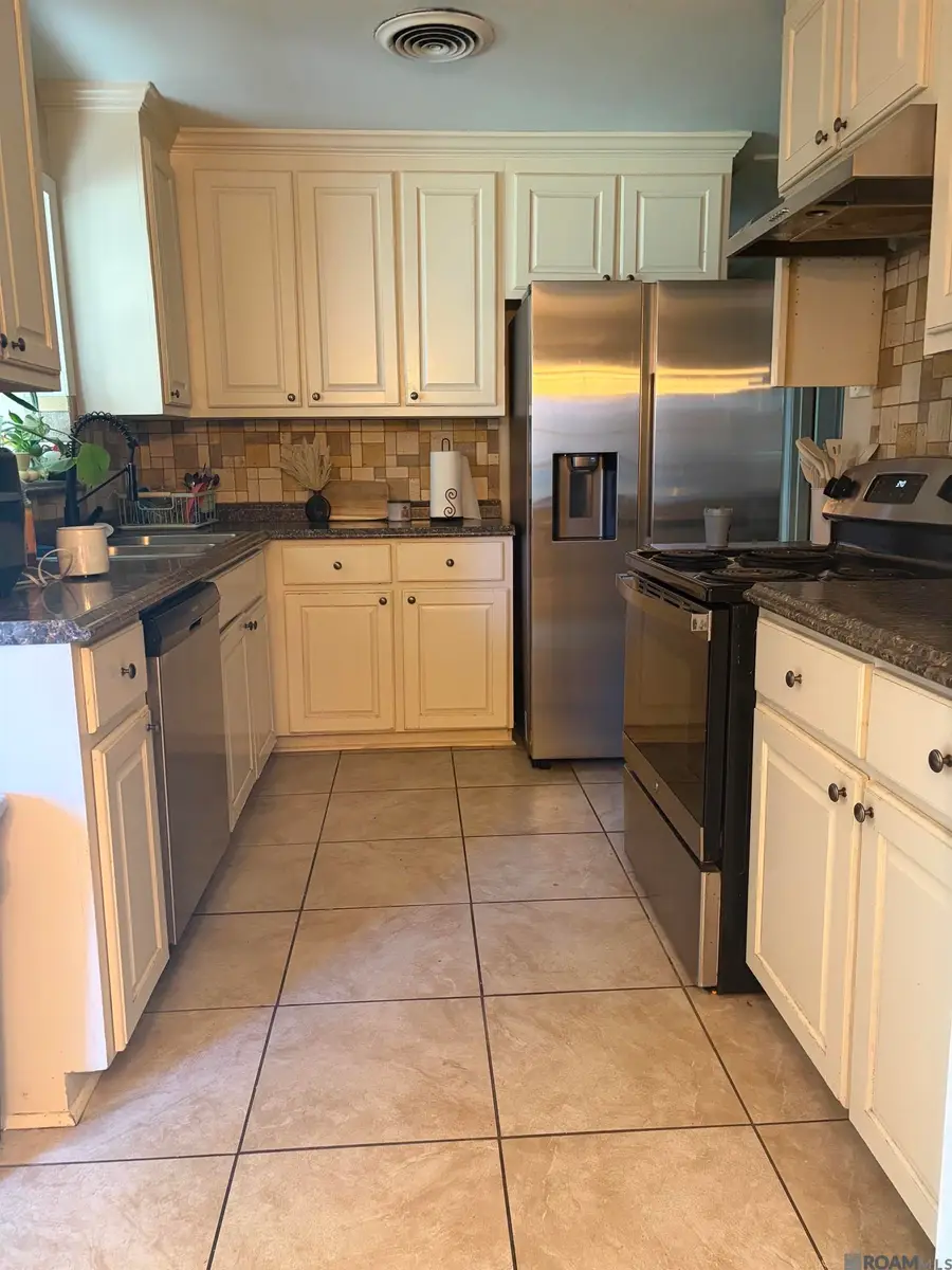 2210 S Woodcrest St, Denham Springs, LA 70726 - #2