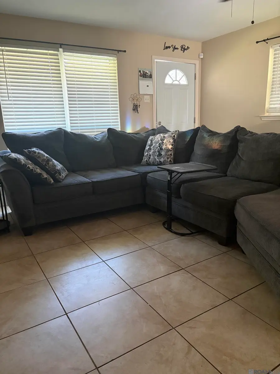 2210 S Woodcrest St, Denham Springs, LA 70726 - #3
