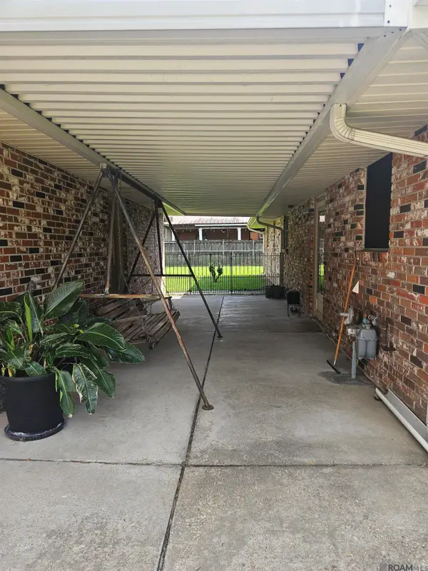 220 S Ida Ave, Gonzales, LA 70737