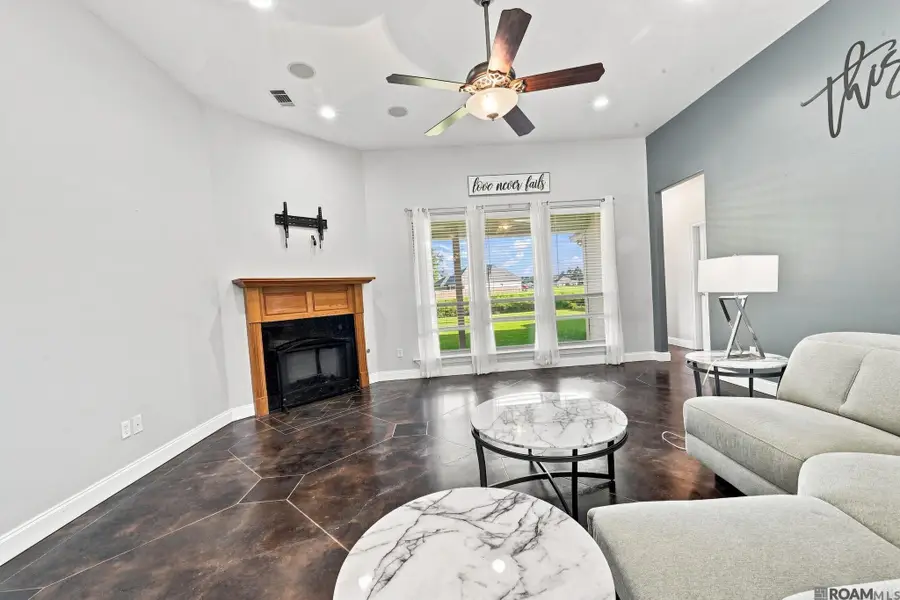 10061 Chanel Dr, Denham Springs, LA 70706 - #3
