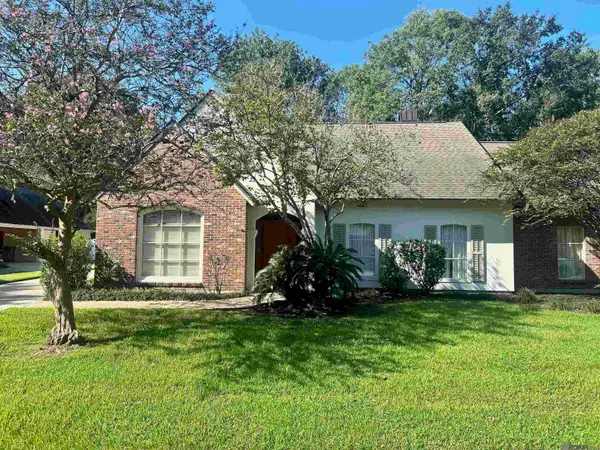 5802 Lake Shadow Dr, Baton Rouge, LA 70817