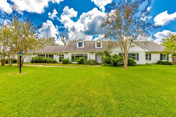 1621 Bayou Black Dr, Houma, LA 70360