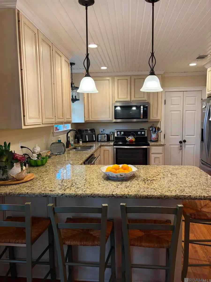 935 Montgomery Ave, Denham Springs, LA 70726 - #3