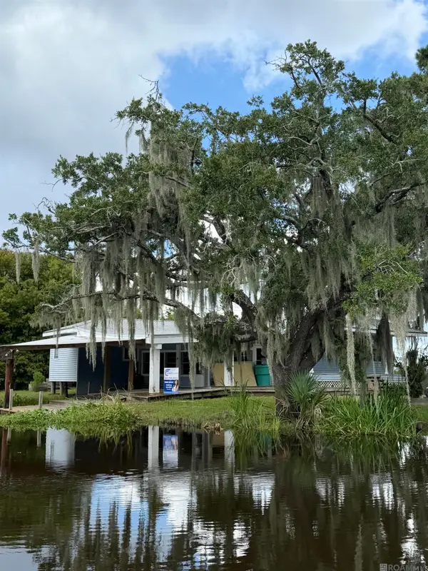 32325 Hwy Canal, Ponchatoula, LA 70454
