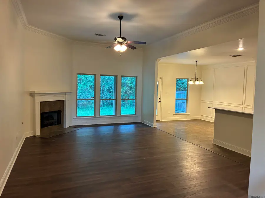 10190 Angela Dr, Denham Springs, LA 70706 - #2