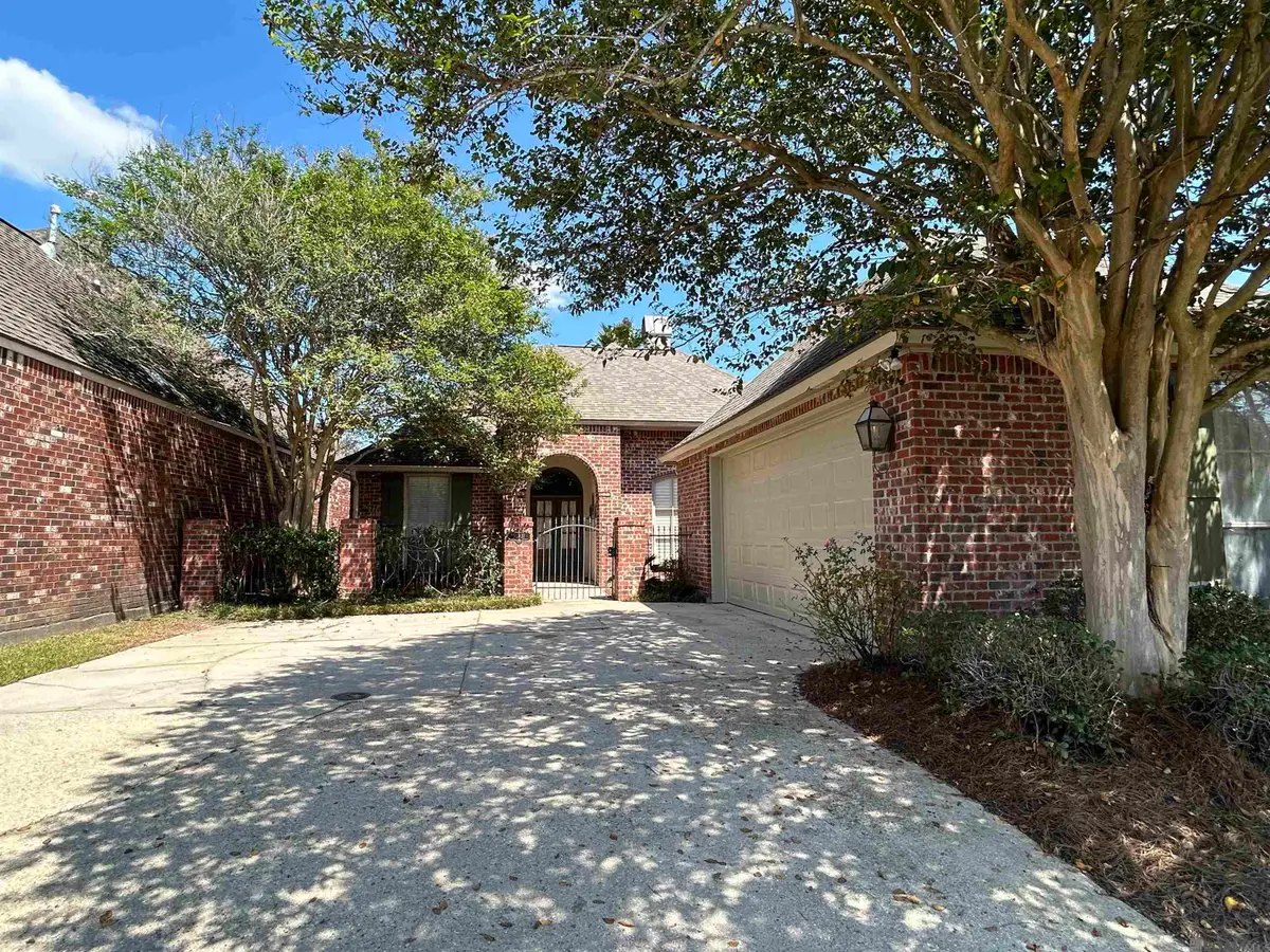 10831 N Shoreline Dr, Baton Rouge, LA 70809 - #1