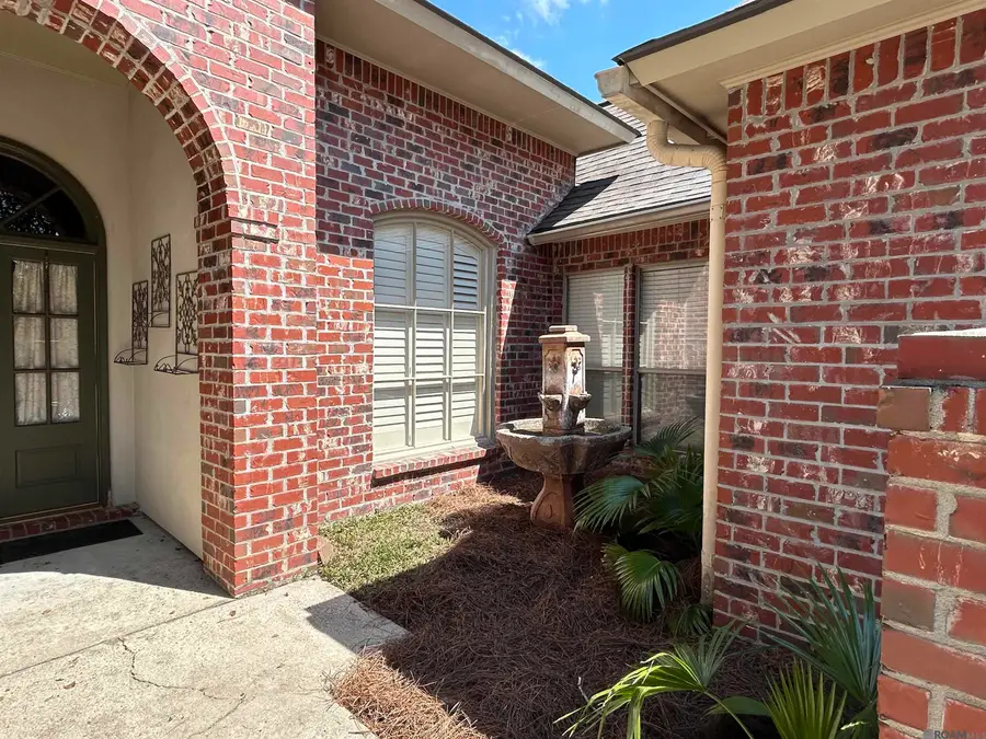 10831 N Shoreline Dr, Baton Rouge, LA 70809 - #2
