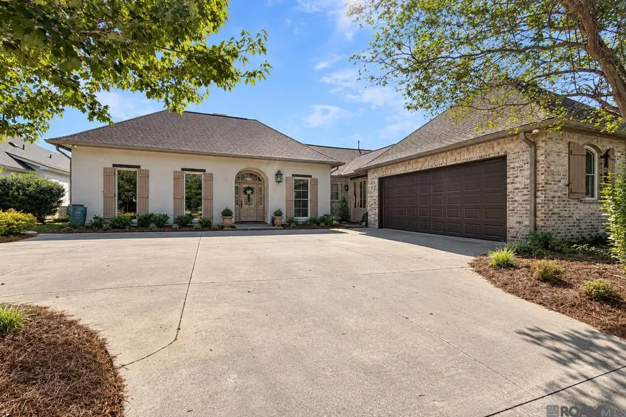 9239 Greystone Dr, Denham Springs, LA 70726 - #2