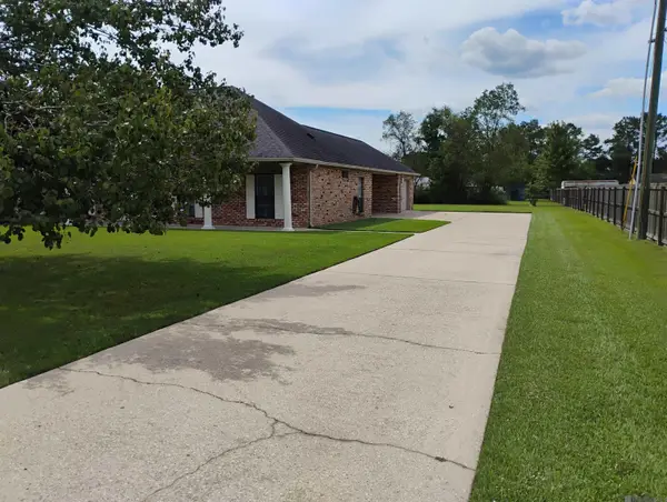 25595 Ashland Bend Drive, Denham Springs, LA 70726