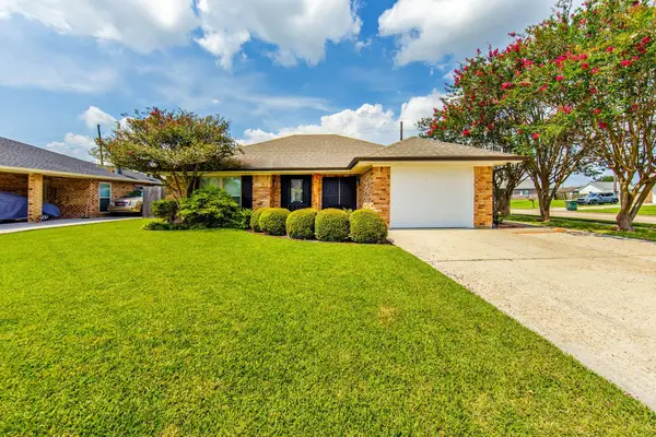 1500 Coral Dr, Houma, LA 70360