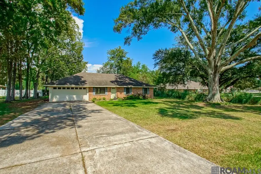 9338 Prince Charles St, Denham Springs, LA 70726 - #2