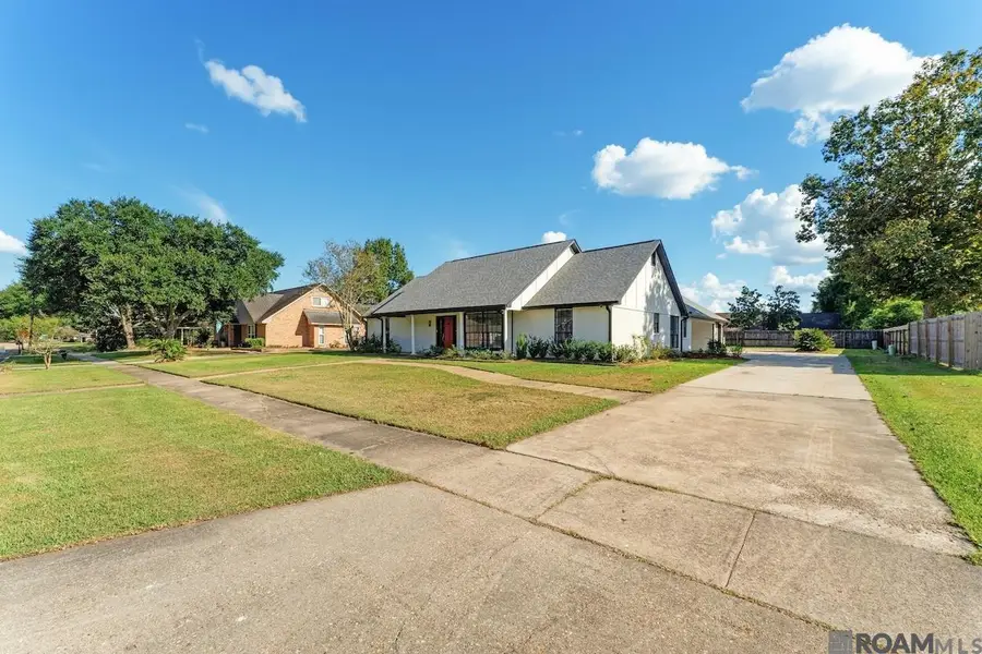 12214 Lake Ladare Ave, Baton Rouge, LA 70816 - #2